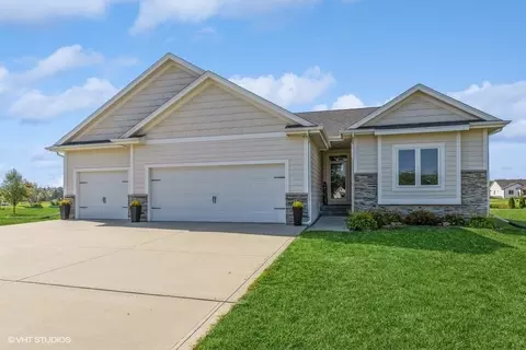 10 Orchard Ln, Dallas Center, IA 50063