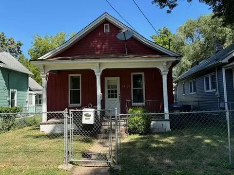 2420 Lyon St, Des Moines, IA 50317