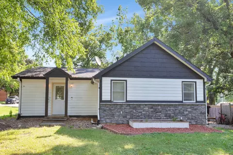 1041 68th St, Windsor Heights, IA 50324