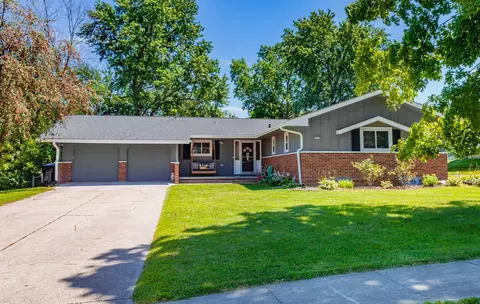 3201 90th St, Urbandale, IA 50322