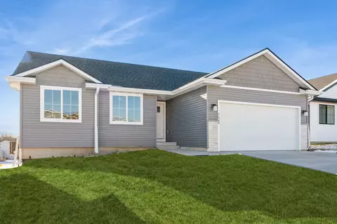 2648 21st St SW, Altoona, IA 50009