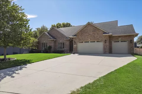 7108 Harbour Dr, Johnston, IA 50131