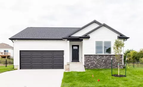 517 Coyote St, Mitchellville, IA 50169