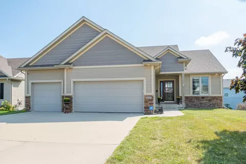2125 SE Crabapple Ct, Waukee, IA 50263