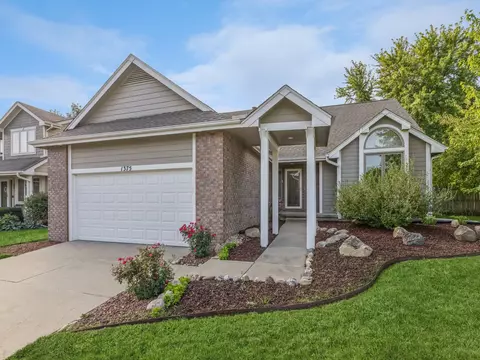 1375 NW 122nd St, Clive, IA 50325