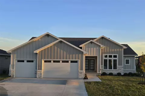 16301 Goodman Dr, Urbandale, IA 50323
