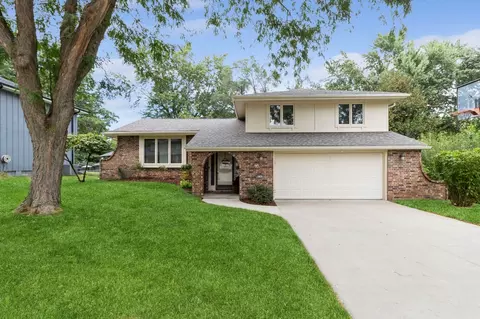 9741 Sunset Ter, Clive, IA 50325