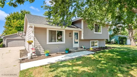 112 NW Maplewood Dr, Grimes, IA 50111