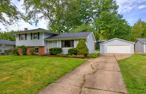 208 33rd St, West Des Moines, IA 50265