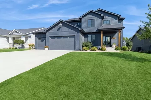 10929 Westport Dr, West Des Moines, IA 50266