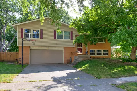 4005 82nd St, Urbandale, IA 50322