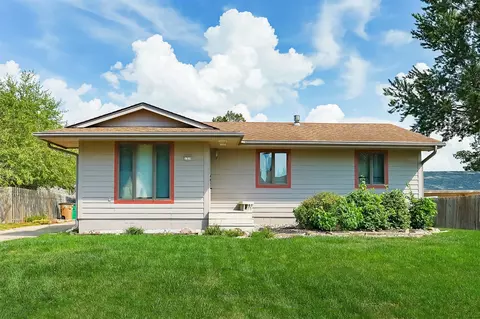 1310 Meadow Dr, Norwalk, IA 50211