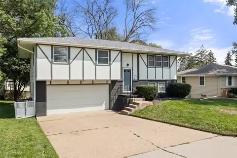135 Lindhardt Rd, Carlisle, IA 50047