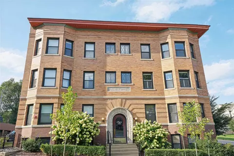 1503 Pleasant St #1, Des Moines, IA 50314