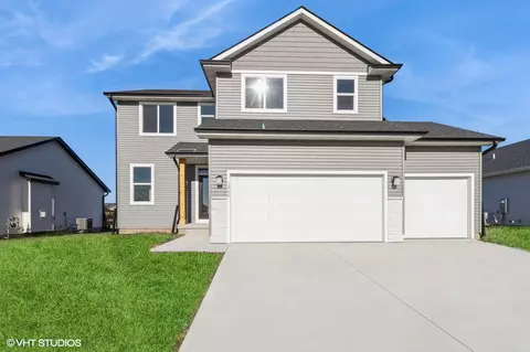 1360 Cedar St, Waukee, IA 50263