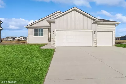 1350 Cedar St, Waukee, IA 50263