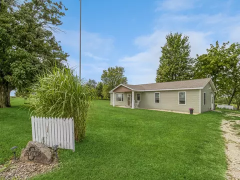1933 Elmwood Ave, Earlham, IA 50072