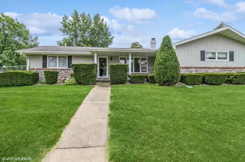 1406 W Grandview Dr, Knoxville, IA 50138