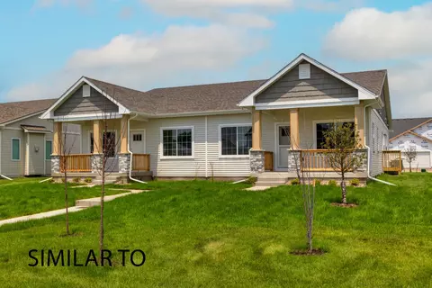 9796 Regatta Ln, Johnston, IA 50131