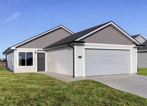 2219 Legacy Dr, Norwalk, IA 50211