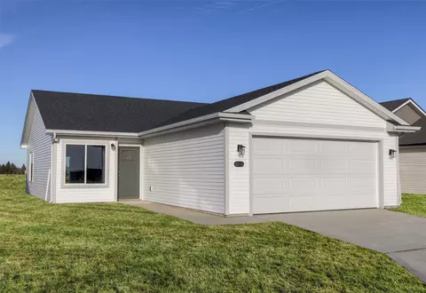 2215 Legacy Dr, Norwalk, IA 50211