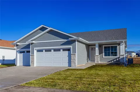 2928 Lund St, Norwalk, IA 50211
