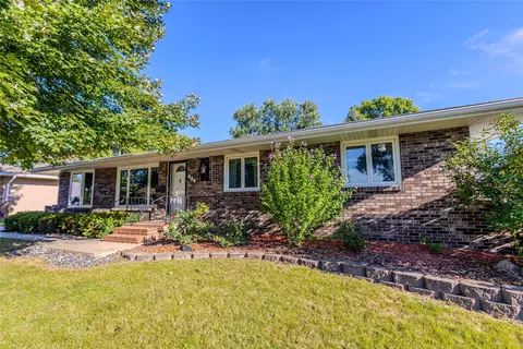 926 SE Uehlamar Dr, Ankeny, IA 50021