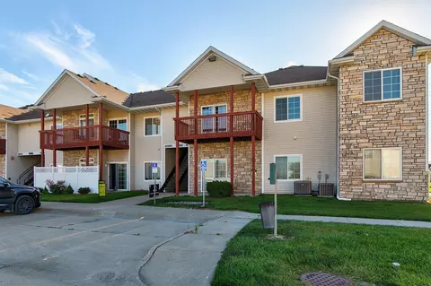 3400 SE Glenstone Dr #11, Grimes, IA 50111