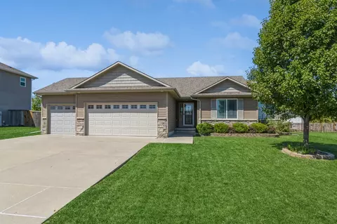 1424 91st St, West Des Moines, IA 50266
