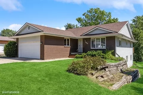 3815 81st St, Urbandale, IA 50322