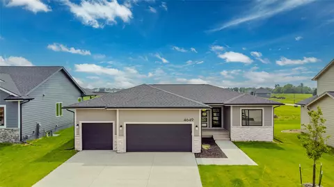 4649 177th St, Urbandale, IA 50323