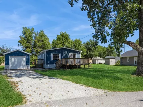 53 13th Ave W, Albia, IA 52531