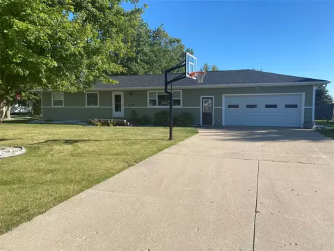 307 Meadow Lane Dr, Montezuma, IA 50171