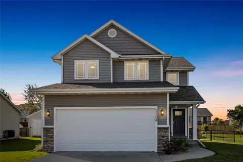 2804 SE Weatherstone St, Grimes, IA 50111