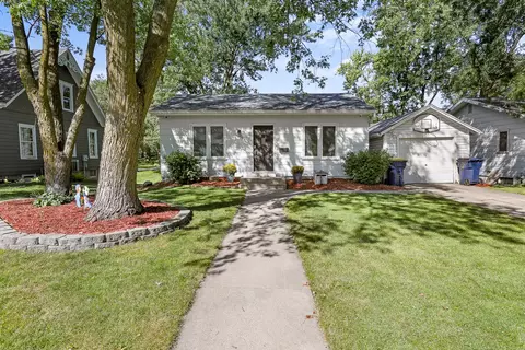1213 Marion Ave, Pella, IA 50219