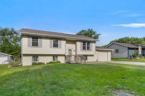 9360 Elmcrest Dr, Norwalk, IA 50211