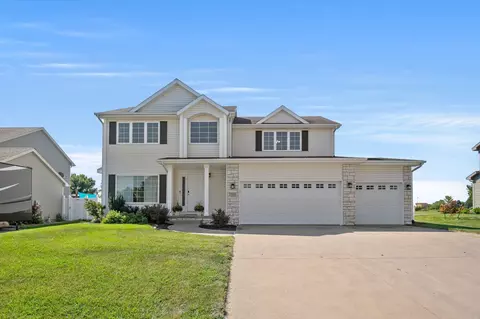 7950 Cody Dr, West Des Moines, IA 50266
