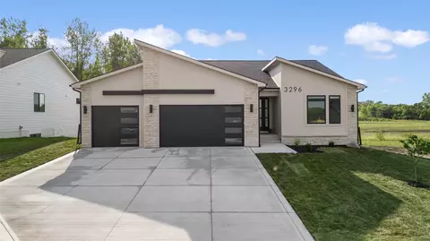 3296 NW Prescott Ct, Grimes, IA 50111
