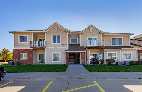 1805 SW White Birch Cir #16, Ankeny, IA 50023
