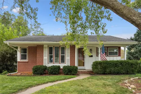 2716 62nd St, Des Moines, IA 50322