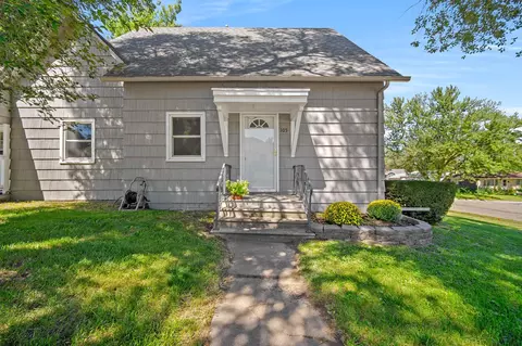 105 Elm St, Carlisle, IA 50047