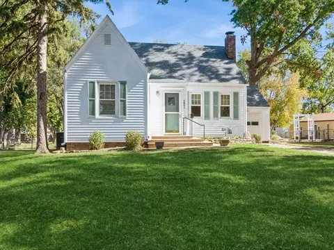 3891 68th St, Urbandale, IA 50322