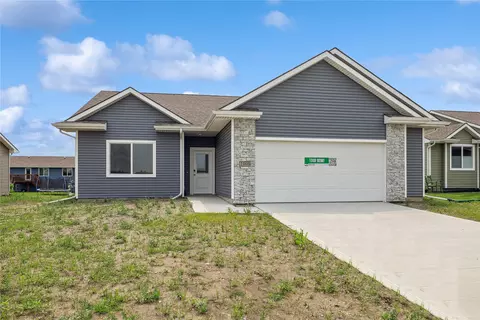 2103 White Oak Ln, Granger, IA 50109