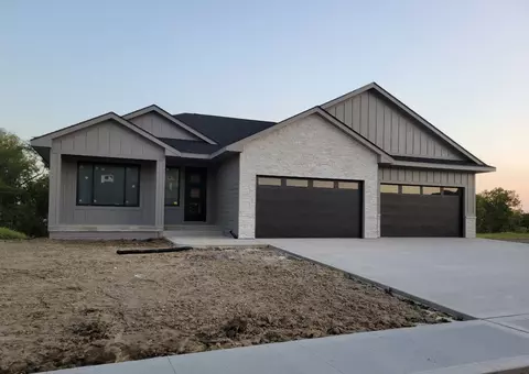 14622 Persimmon Dr, Urbandale, IA 50323
