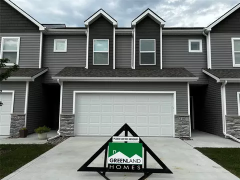 216 NE Woods Ln, Ankeny, IA 50021