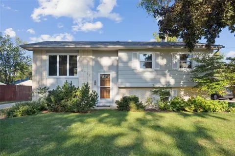 4212 67th St, Urbandale, IA 50322