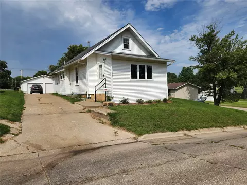 405 E Jefferson St, Knoxville, IA 50138