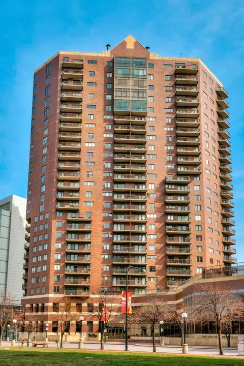 300 Walnut St #1003, Des Moines, IA 50309