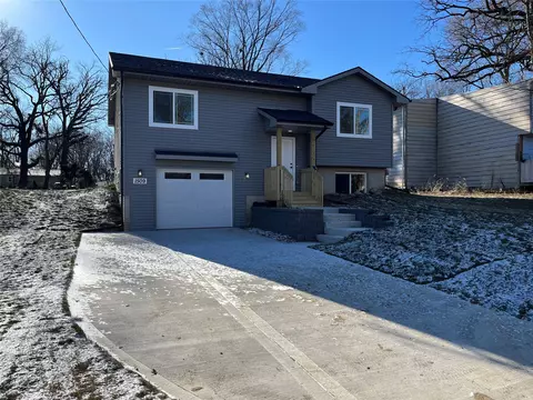 1509 E Glenwood Dr, Des Moines, IA 50320