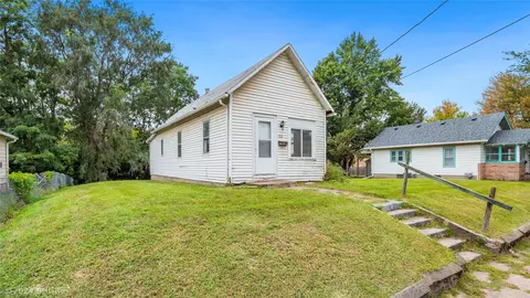 832 E 26th St, Des Moines, IA 50317